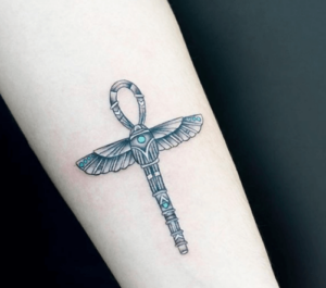 tatuaggio croce della vita esempio 10