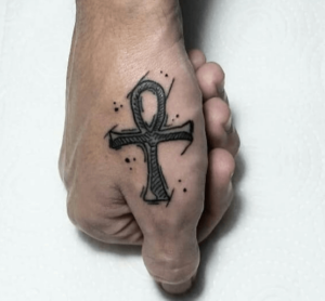 tatuaggio croce della vita esempio 7