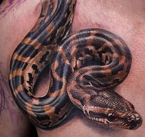 realistic style tatuaggio serpente