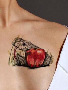 tatuaggio serpente con mela
