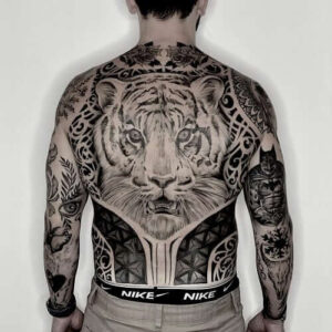 tatuaggio tigre sulla schiena
