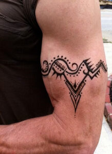 Tatuaggi bicipite braccio uomo 