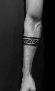Tatuaggi braccio uomo idea 7