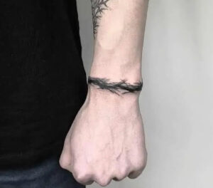 Tatuaggi braccio uomo idea 9