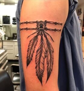 feather tattoo on arm penna indiana tatuaggio sul braccio