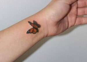 tatuaggi piccoli significativi animali farfalla braccio