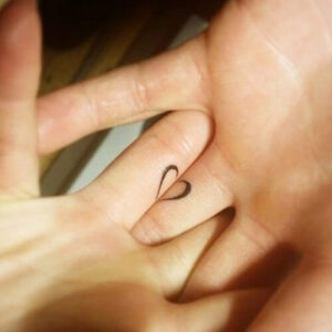 tatuaggi piccoli significativi cuore per coppia