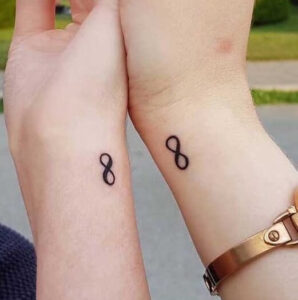 tatuaggi piccoli significativi simbolo infinito coppia