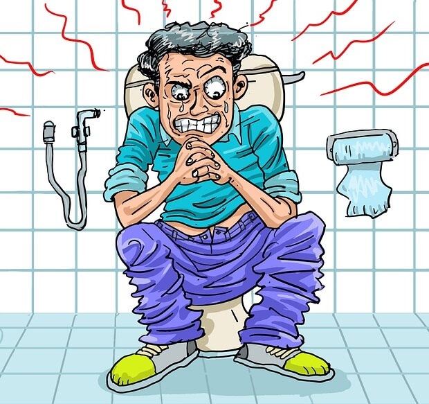 persona costipata stitica seduta sulla toilet - rimedio immediato per andare in bagno